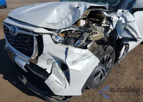 2022 Toyota Highlander Xle z USA, uszkodzony, nr VIN 5TDHZRBH2NS175452